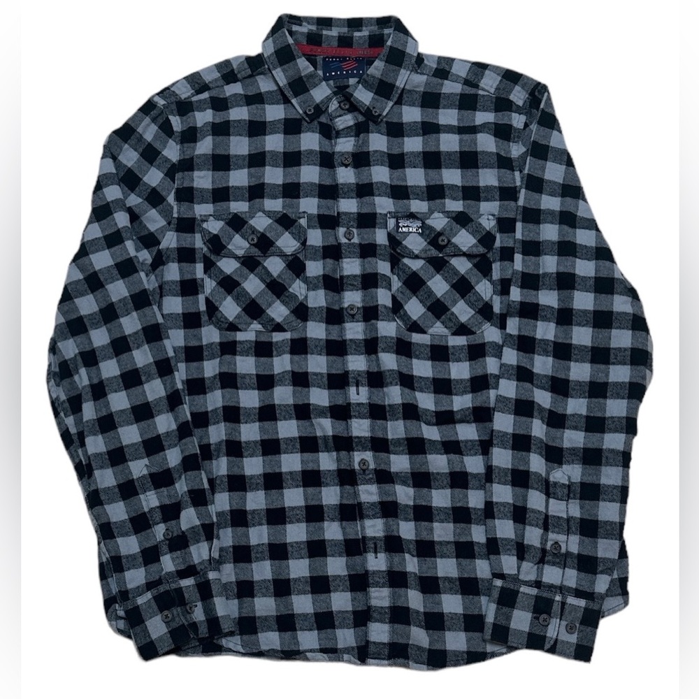 (SOLD) Perry Ellis America Flannel Button Down Shirt Men’s L Grey Black Plaid
